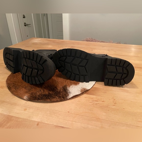 Steve Madden brand new combat style boot. Size 7 - Picture 5 of 5